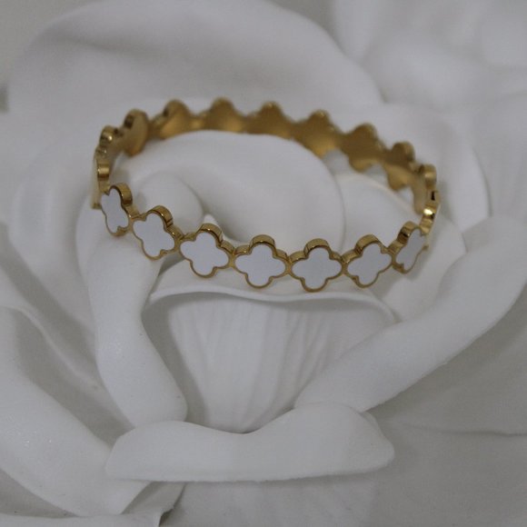 Four Leaf Clover Bangle - Picture 1 of 6